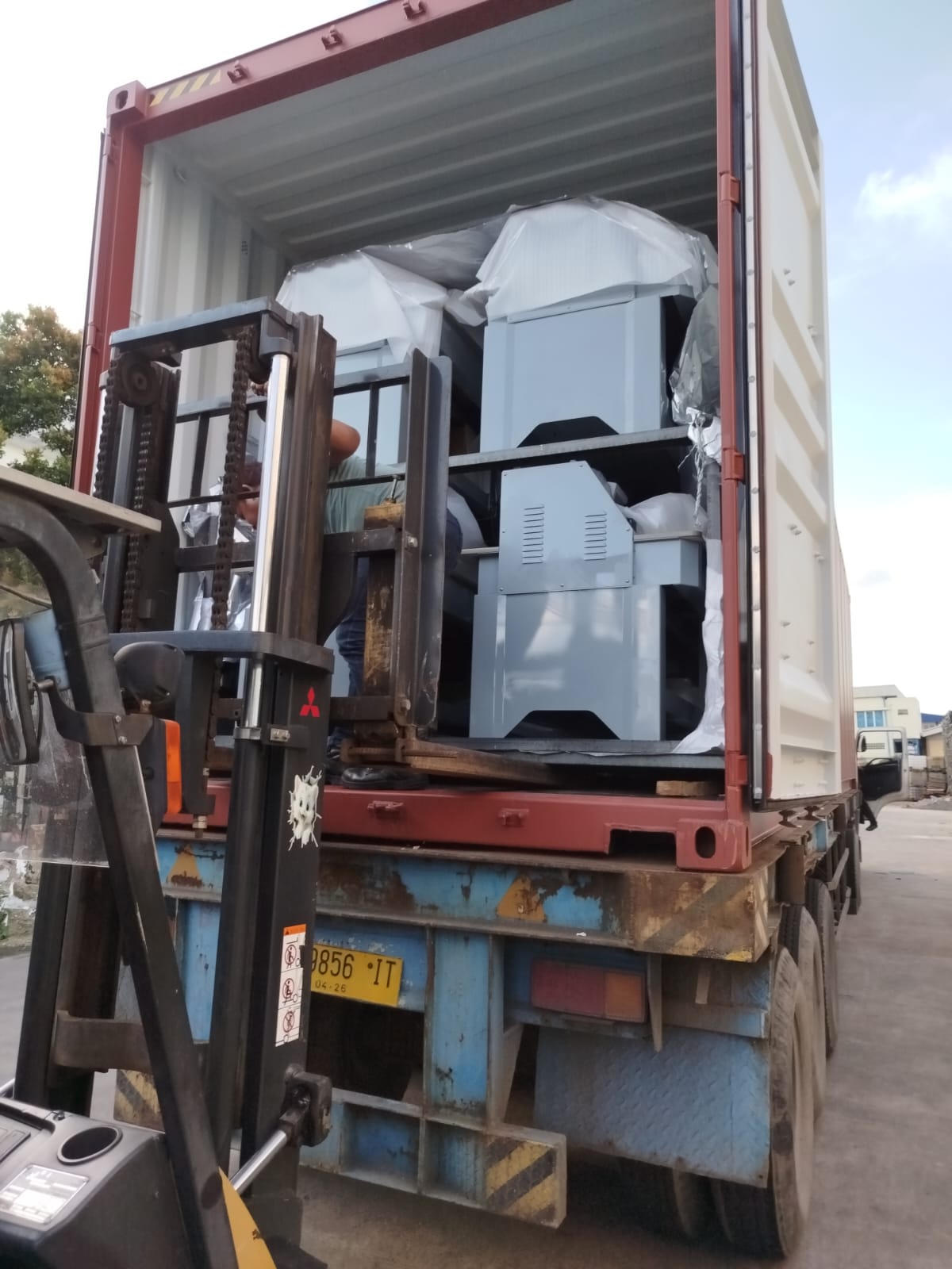 Proses masuk mesin bordir komputer Azura BENXT 904, BENXT 906 dan BENXT 912 Bulan April 2025